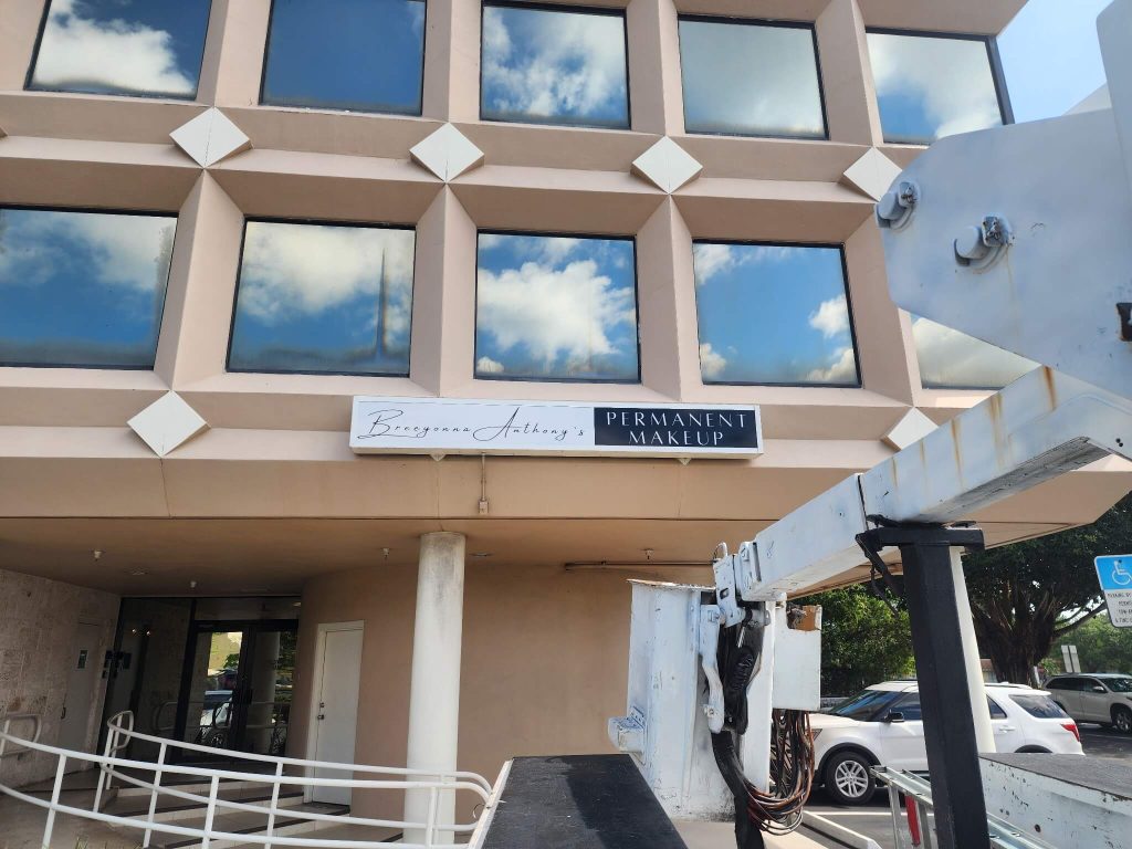 Custom signs and printing Vero Beach businesses trust for banners, decals, branded graphics, and signage by Design a Sign.