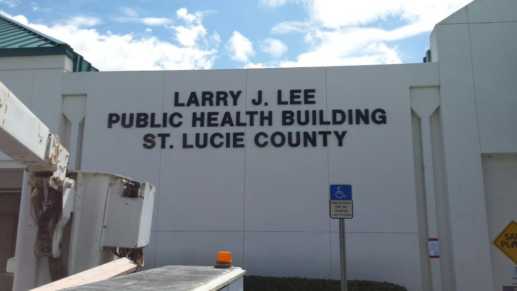 Fort Pierce FL custom sign companies providing high-quality commercial signage and branded displays by Design a Sign.