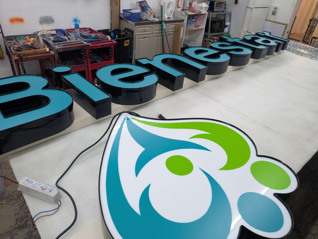 Palm Beach Gardens sign makers near me delivering expert fabrication, installation, and custom branding by Design a Sign.