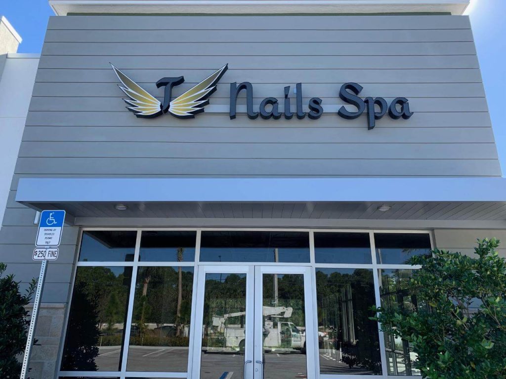 Sign companies West Palm Beach FL delivering commercial signage, custom branding, and professional installations by Design a Sign.